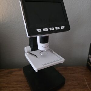 Source Unknown Digital Microscope with Black and White Display